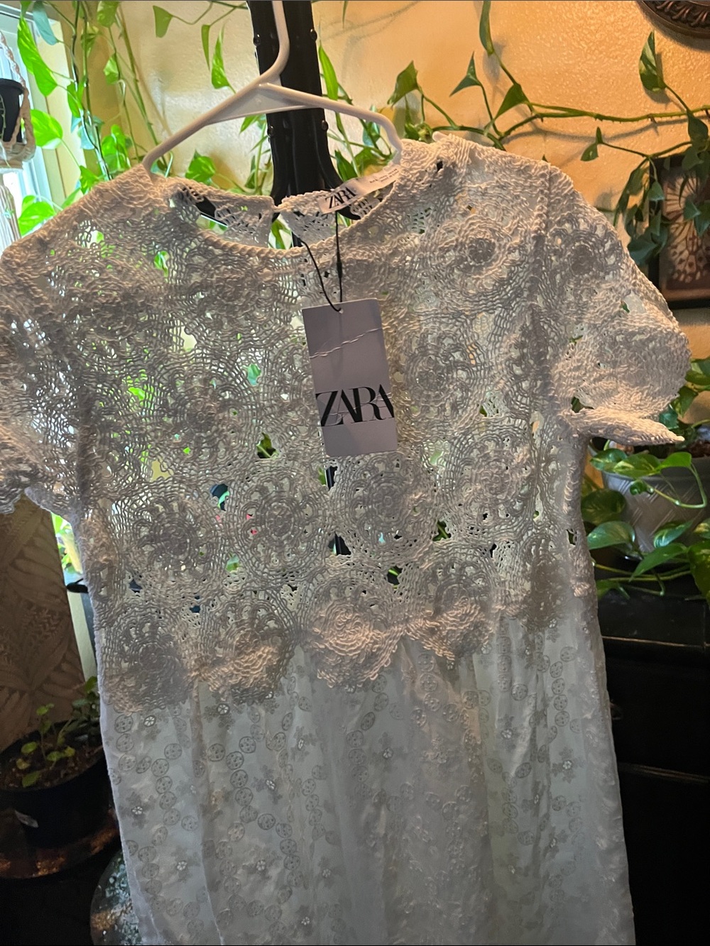 Zara White Lace Maxi Dress with Embroidered Bodice - Picture 7 of 9